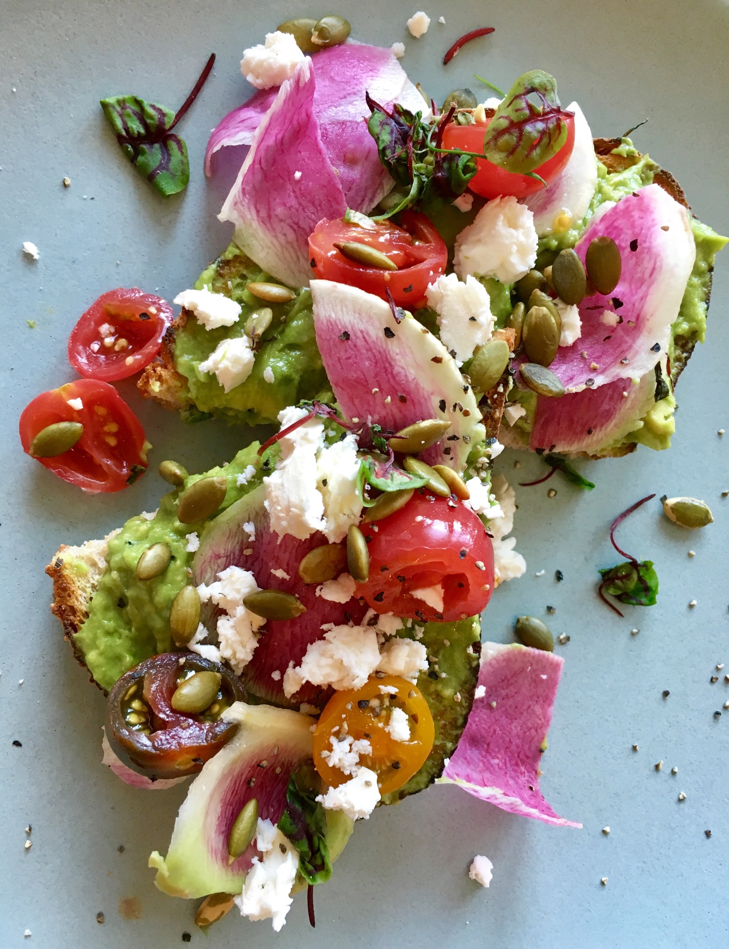  "Deliciously Refreshing Corn Salad with Avocado Recipe: A Perfect Summer Dish"