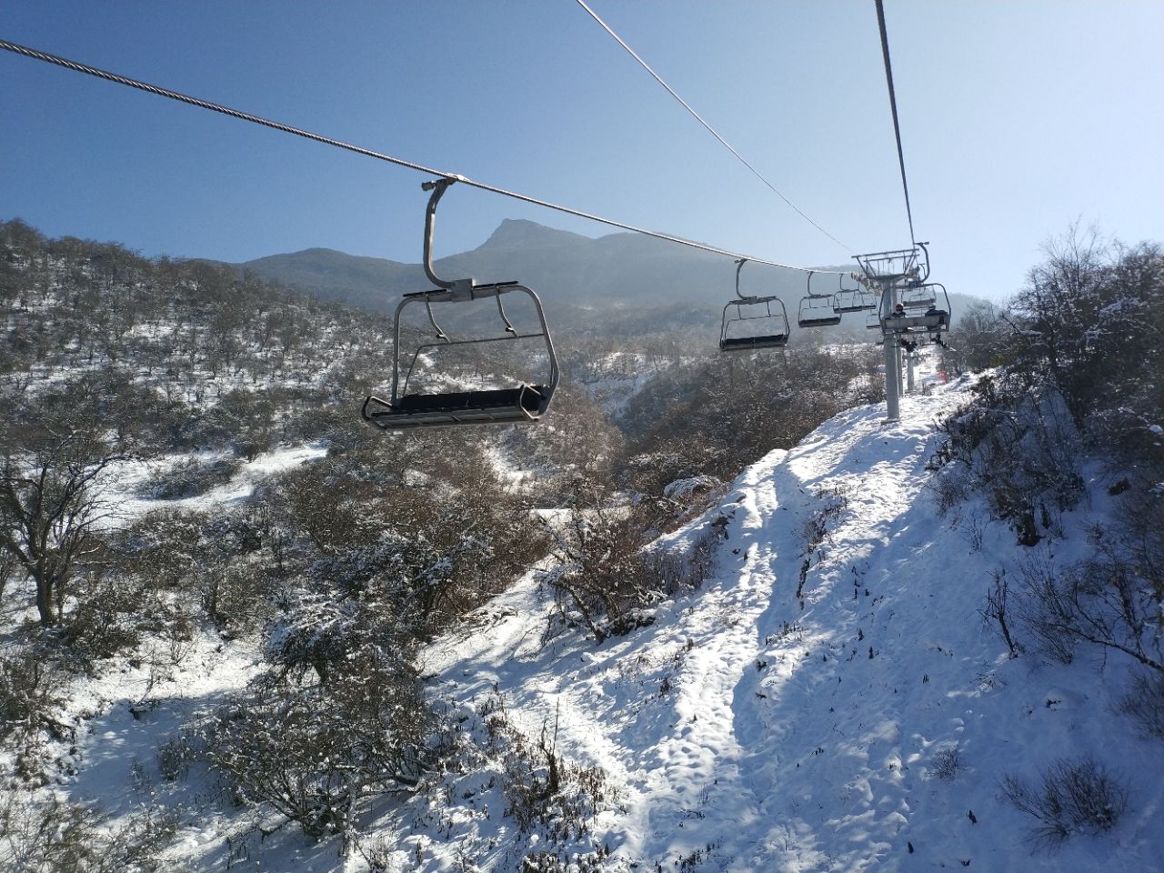 太子岭滑雪场索道图片