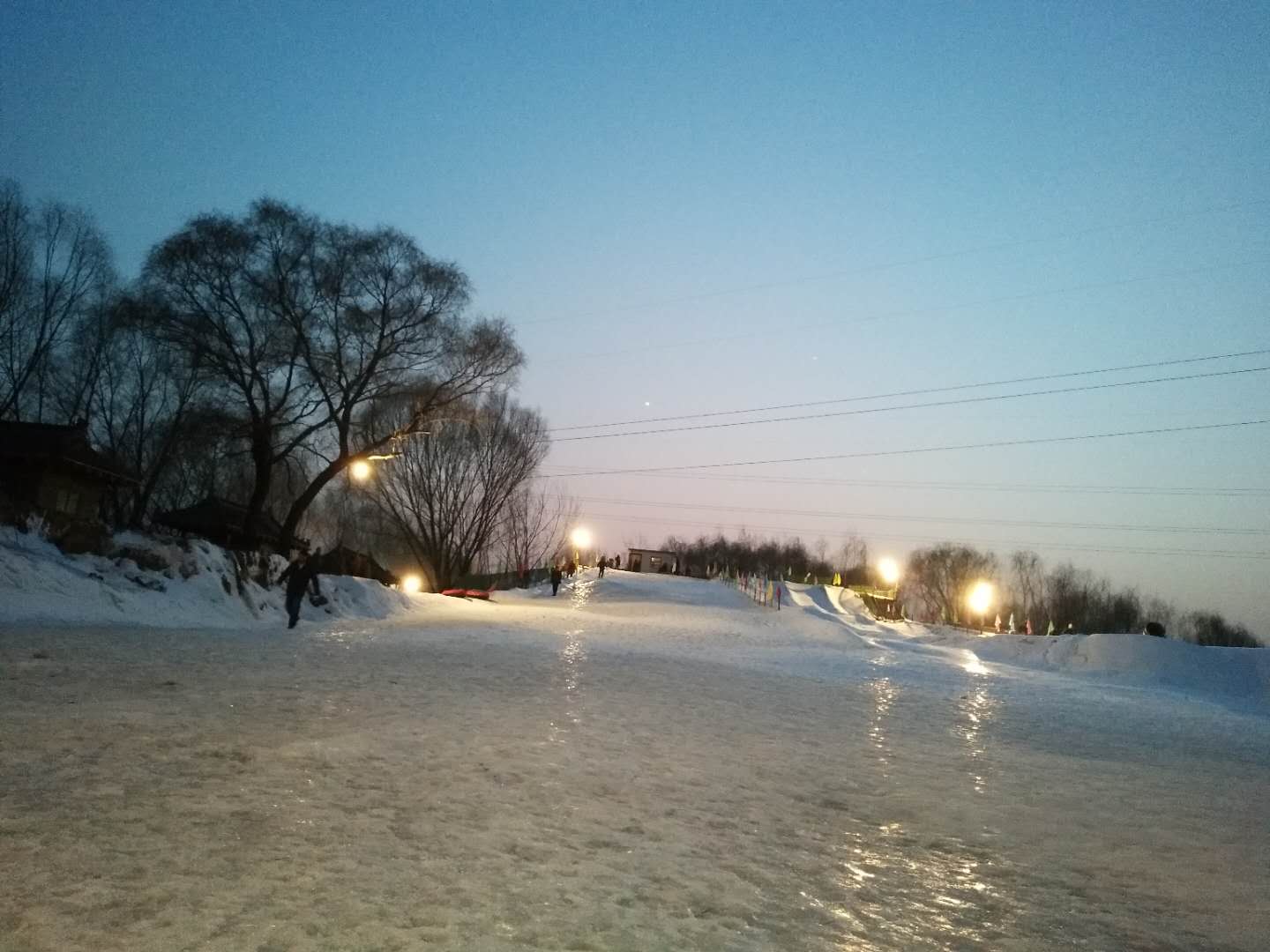 漫步在泥塑的清明上河圖中,零距離接觸千古經典,感悟歷史的悠遠和厚重