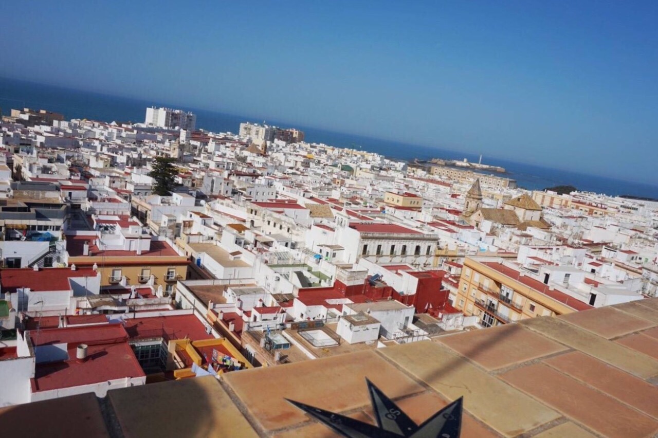 早在公元前1000多年,腓尼基商人就在这里建造城市,很多商人有自己的