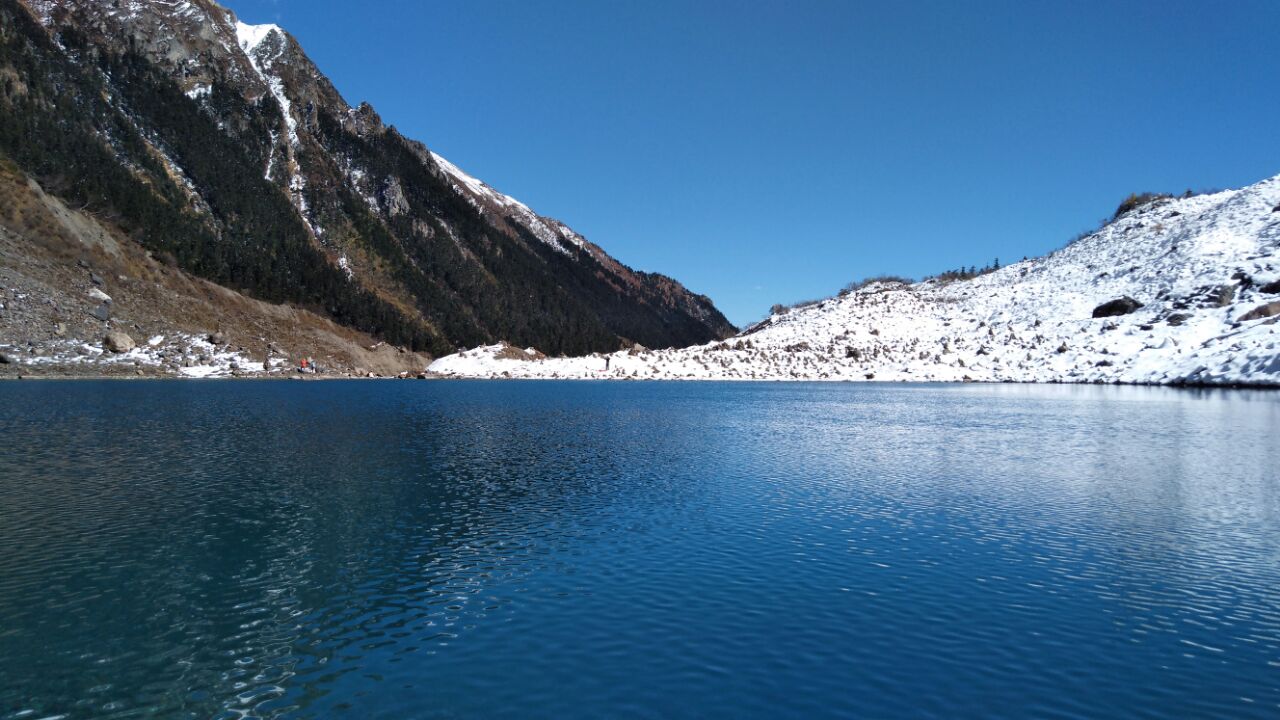 梅里雪山神湖图片