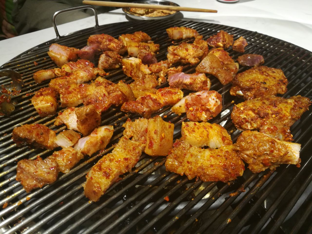 2022醉西昌烤肉(鸿云悦街店)美食餐厅,生意很好,基本都坐满了.韭.