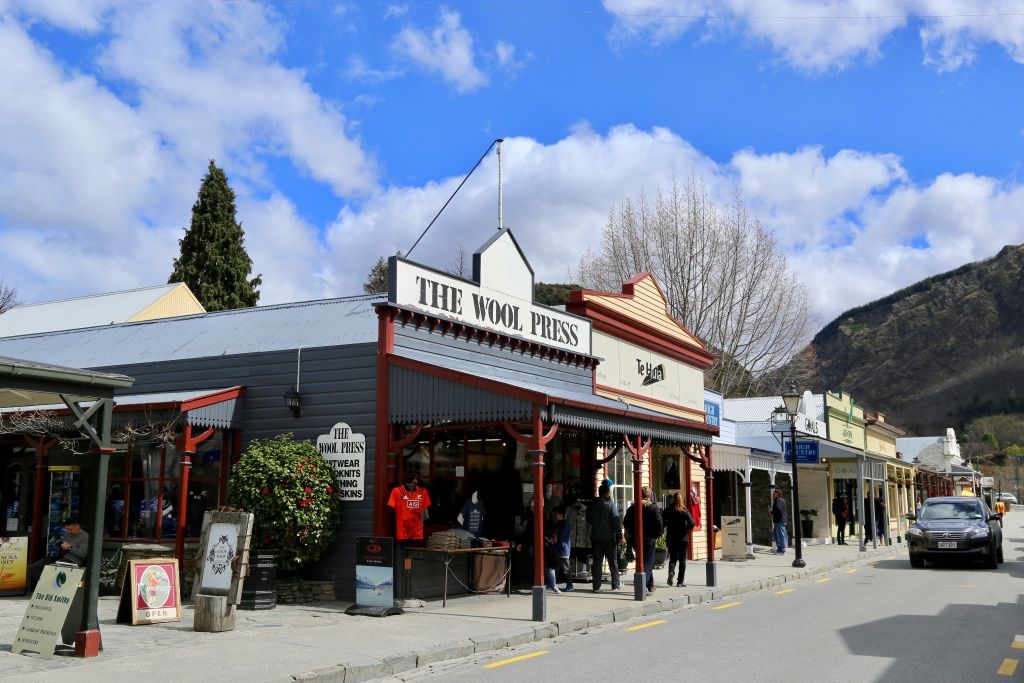 2026Arrowtown Village游玩攻略,...这里开满了世界顶级的名品...【去哪儿攻略】