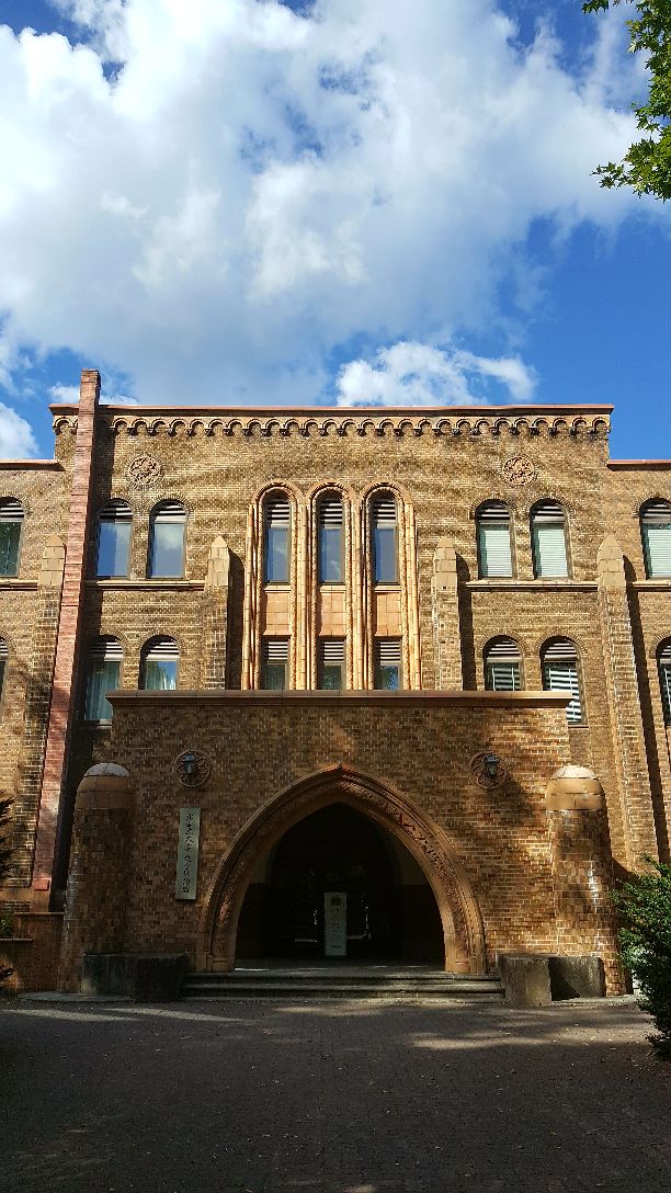 北海道大学博物馆位于北海道大学的札幌校区,橙褐色的小楼古朴典雅,看