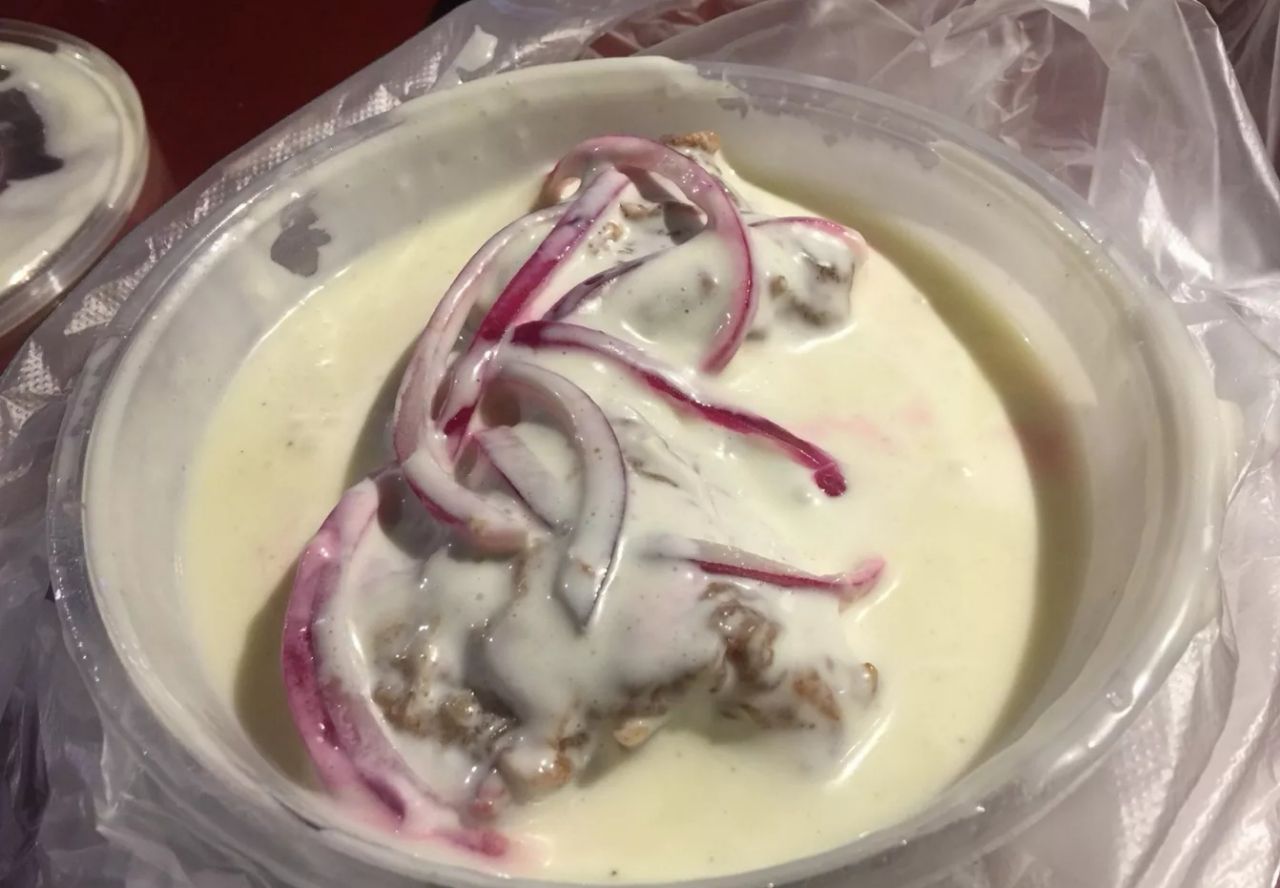 德式冷酸鱼,味道还不错,外面裹着面炸的,里面的鱼肉挺多,没有刺,放心