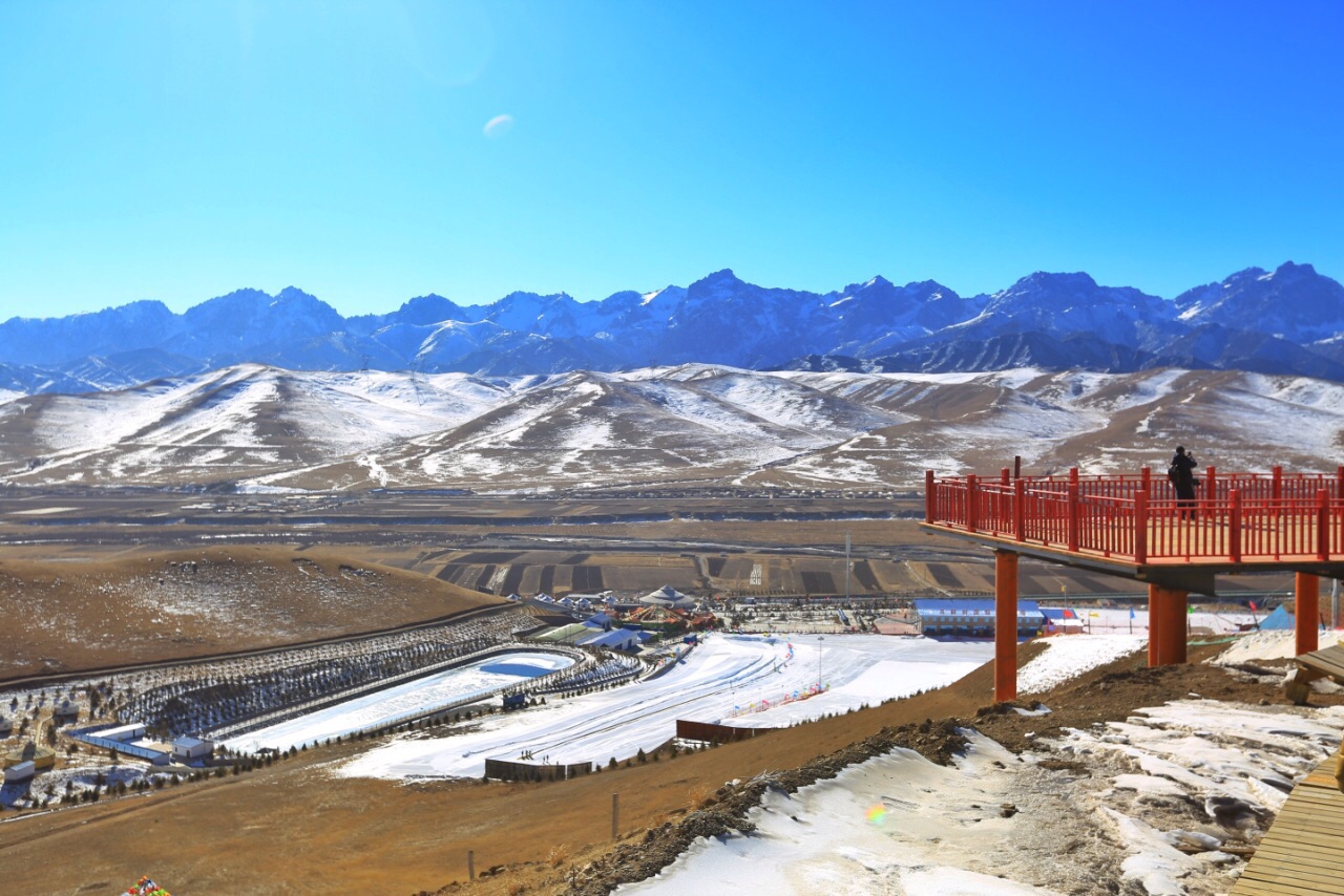 甘肃武威市的乌鞘岭素以山势峻拔,地势险要而驰名于世.