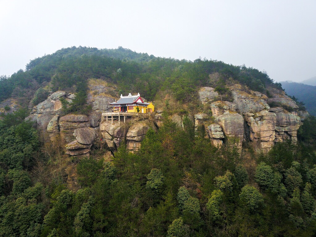 落鹤山风景名胜区位于东阳市六石镇内,距东阳市区18公里,系金华市级