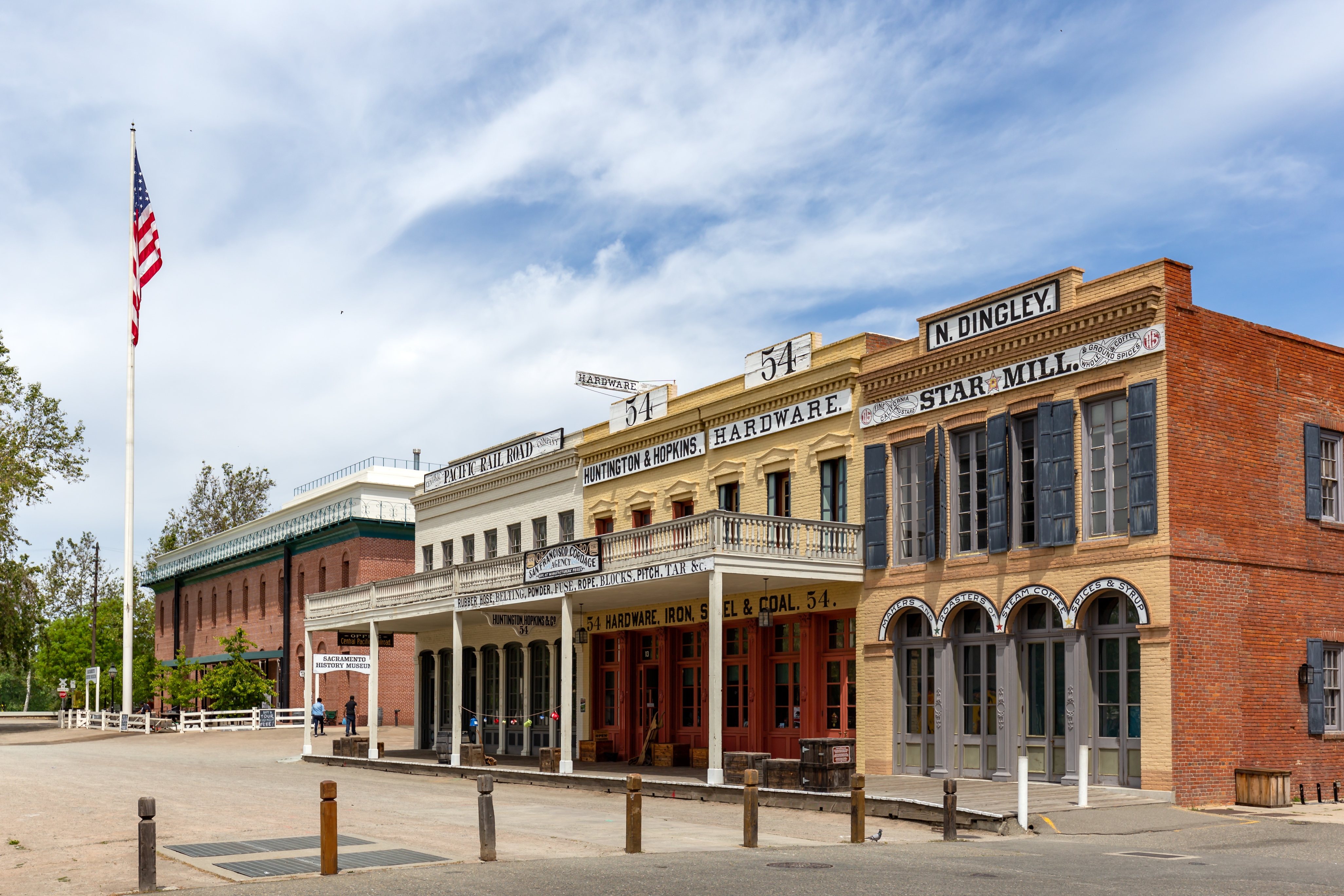 old sacramento state historic park 直线距离198m