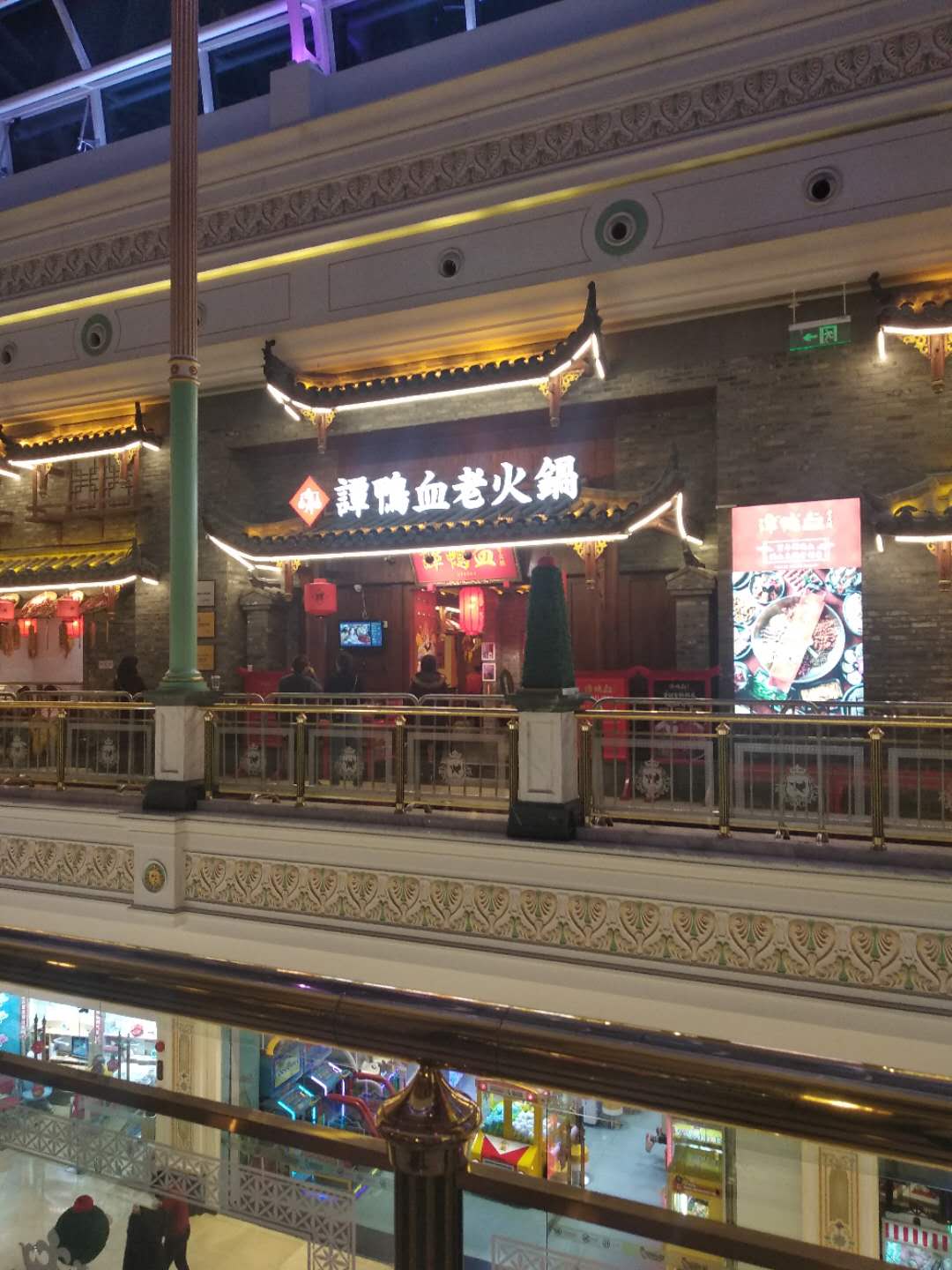 这是一家不错的川味火锅店用四川话来说这里的火锅巴适的板口味鲜香