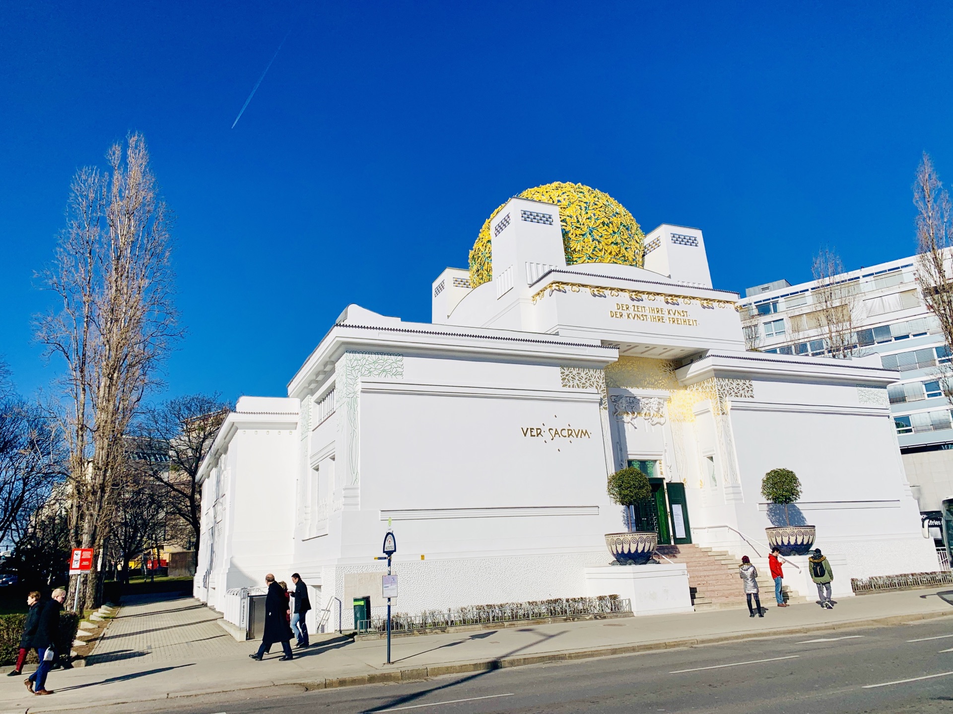 分离派是在奥地利新艺术运动中所产生出来的著名艺术家组织,声称要与