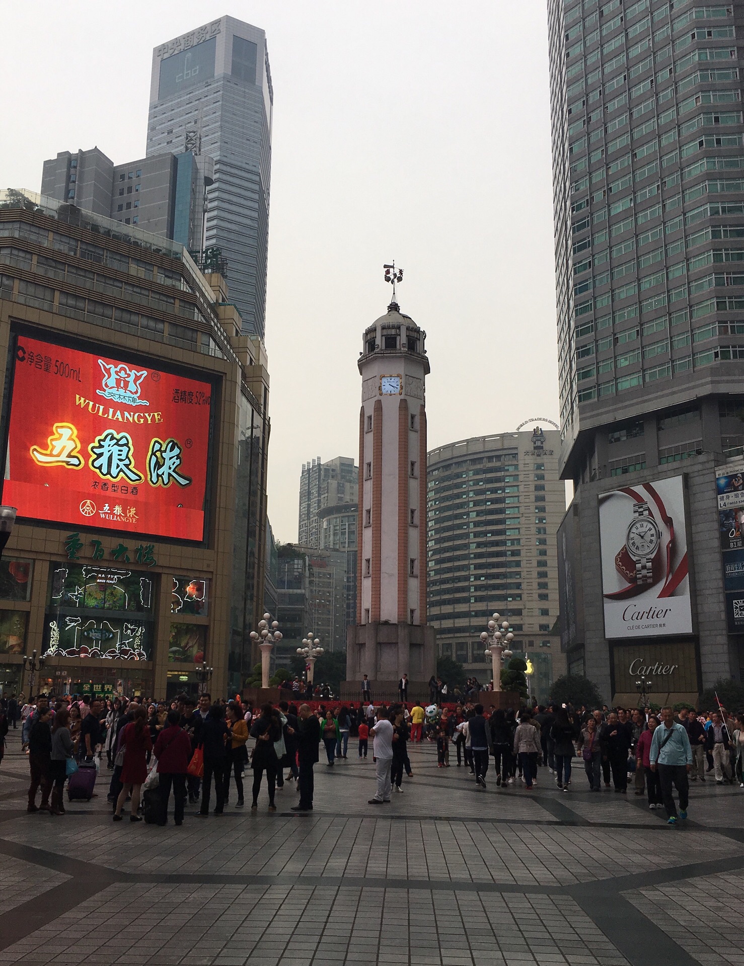 【携程攻略】重庆解放碑步行街景点,解放碑，又名“抗战胜利纪功碑”、“人民解放纪念碑”，是中国唯一一…
