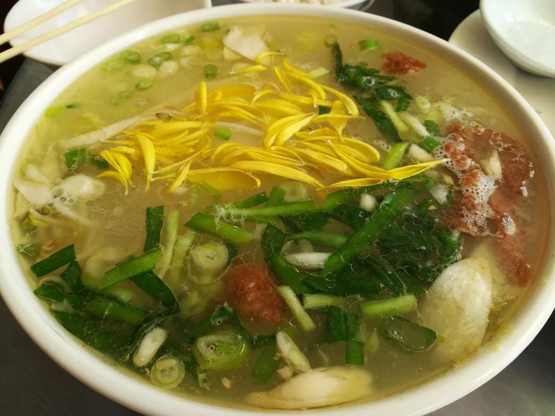 菊花黄,米线香!在过桥米线的故乡蒙自必吃这一大碗