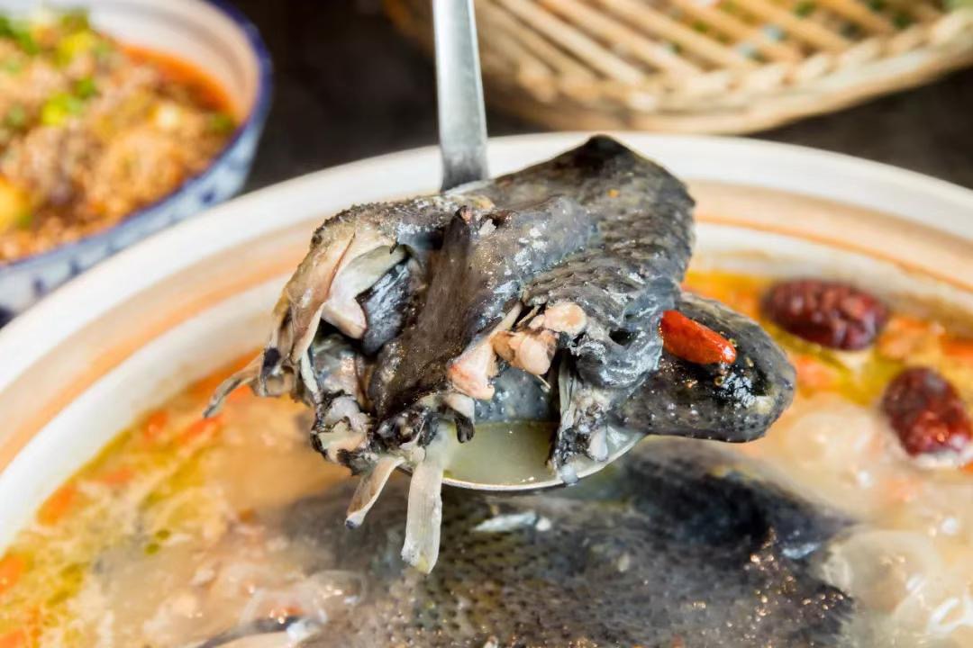 乌鸡煲,特别嫩,不愧是乌鸡!必须安排!