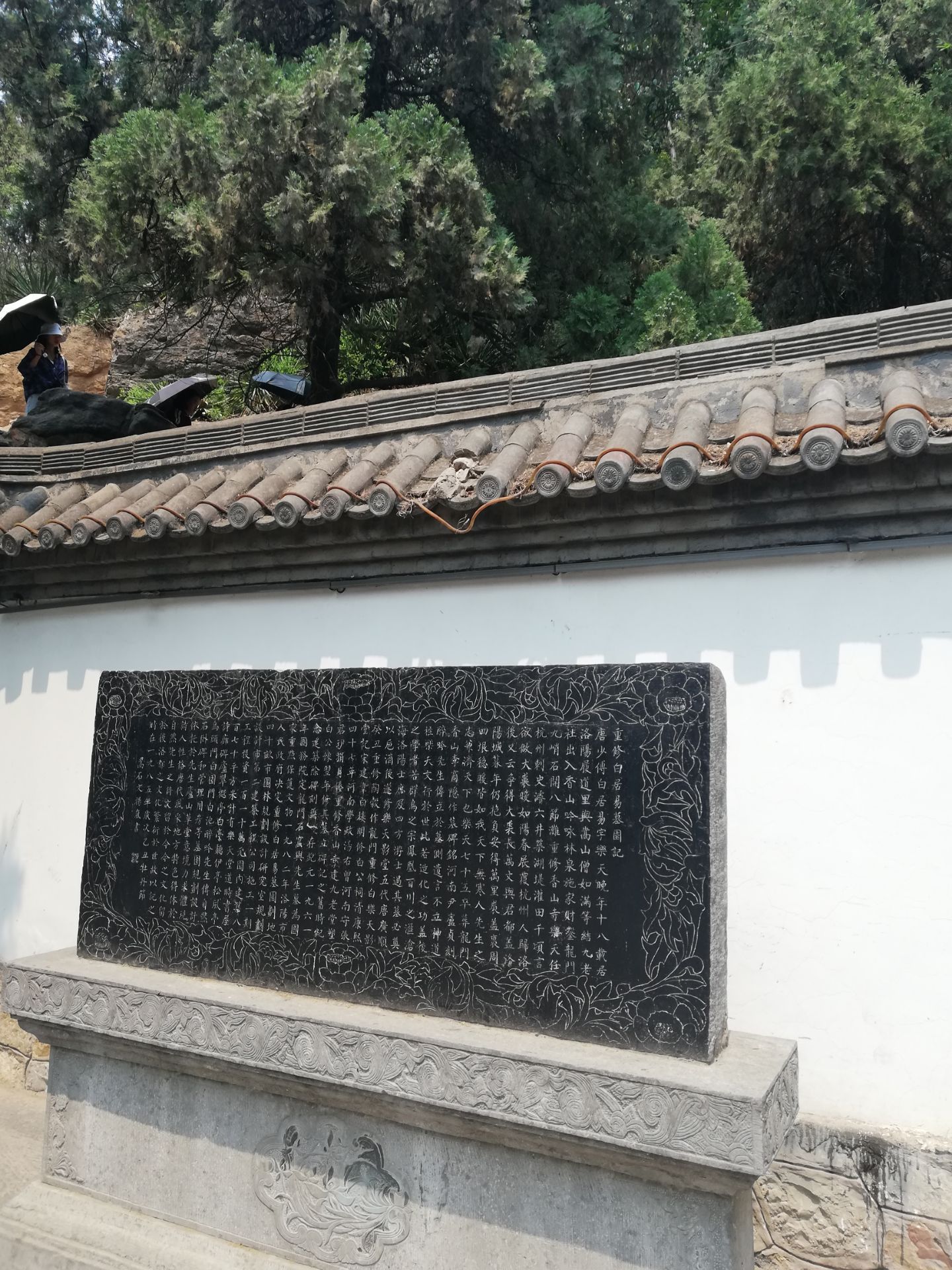 白园已经是洛阳龙门石窟的最后一个景点了在8年前曾经游览过百园这