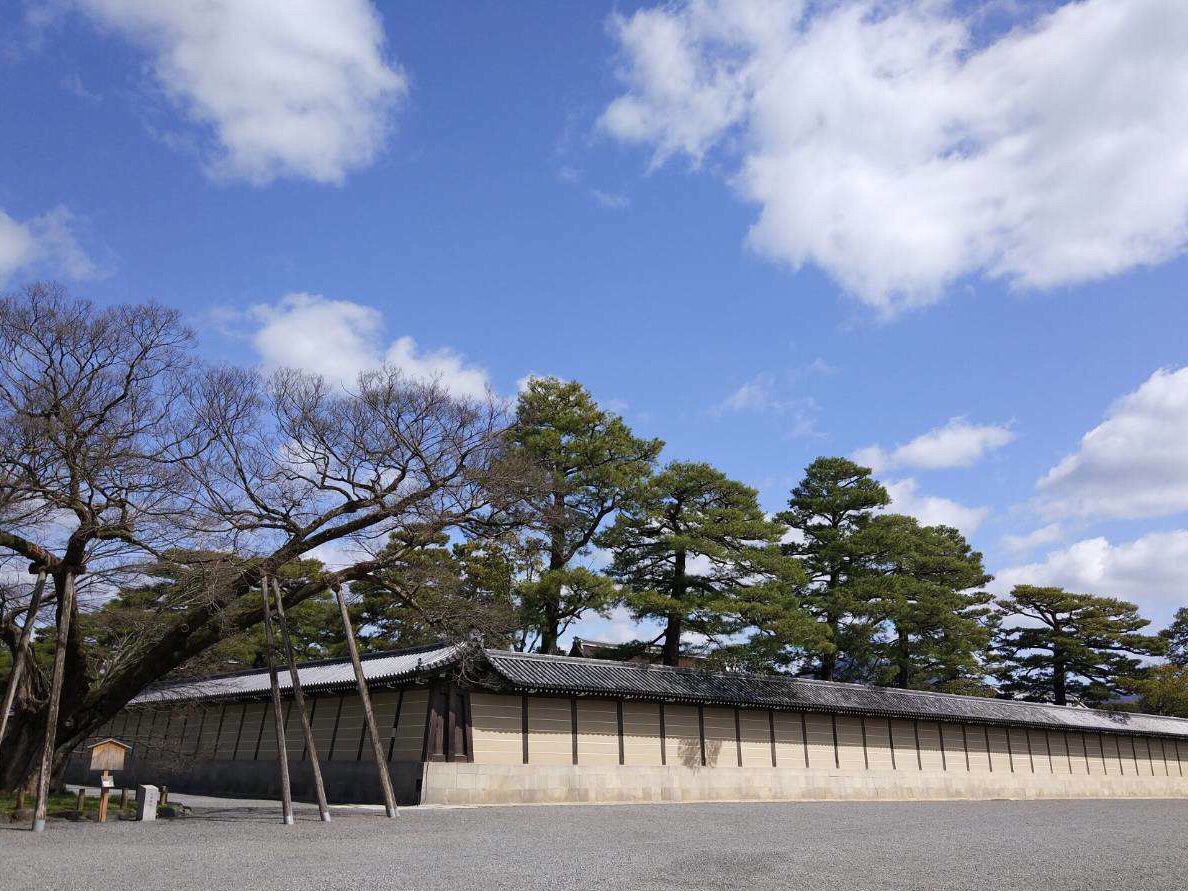 京都御所遷都東京之前一直是歷代天皇的住所,現在是天皇的行宮,仍然由