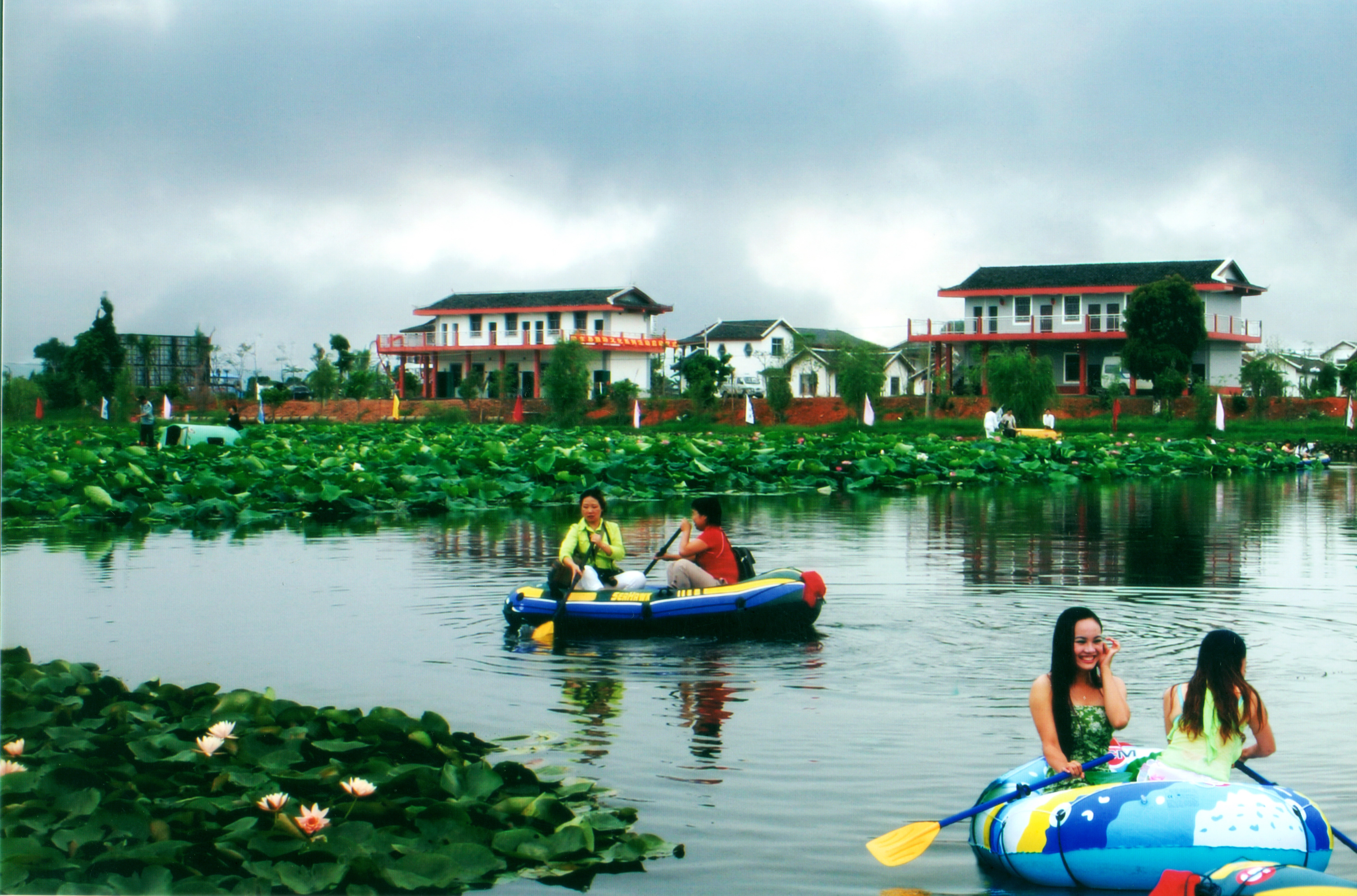 3-Day Pingguo Tour: Debao Pony Kingdom and Red Leaves Forest, Miaoyin Zen Temple's tranquility