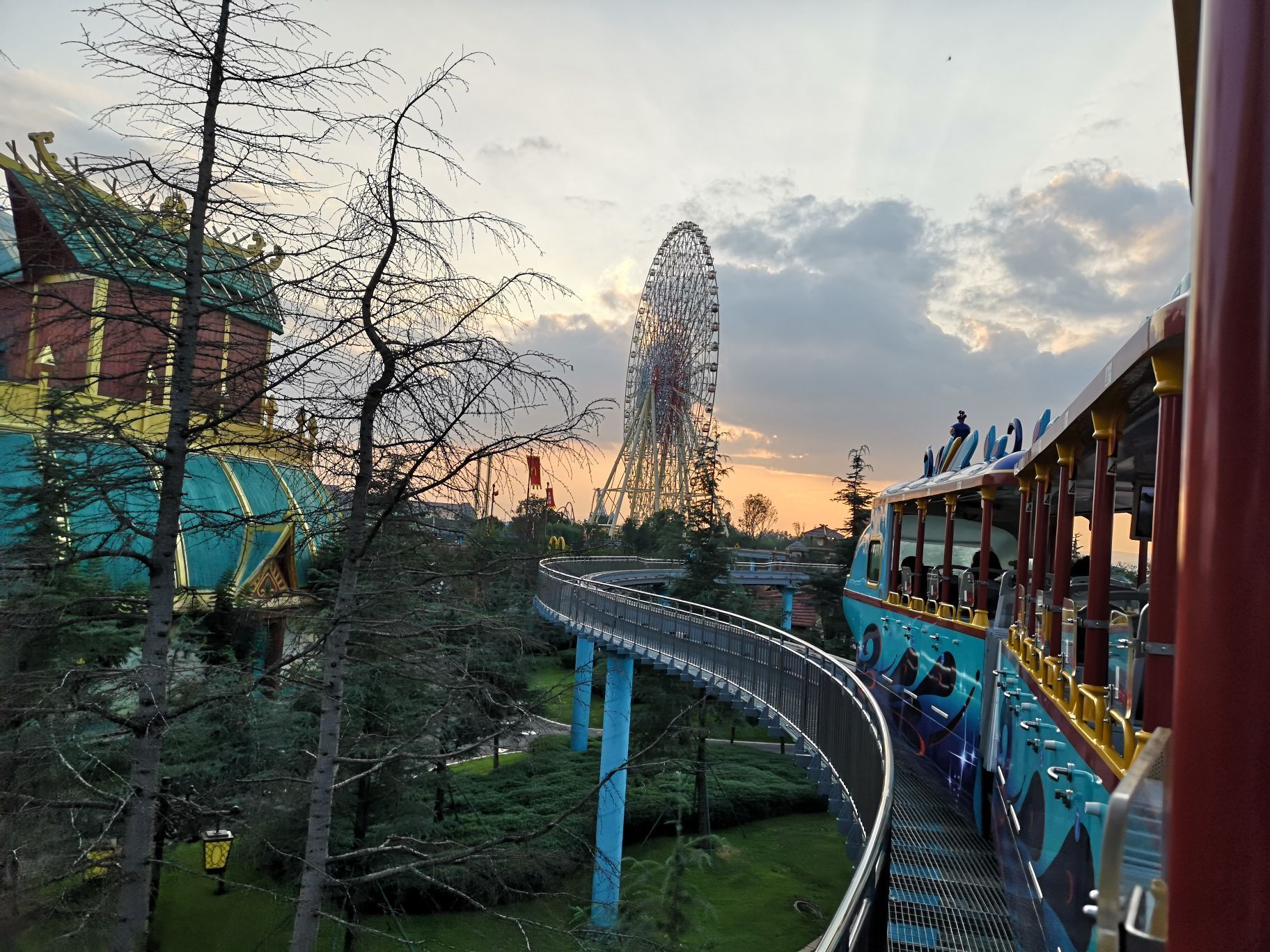 昆明七彩云南欢乐世界好玩吗,昆明七彩云南欢乐世界景点怎么样_点评