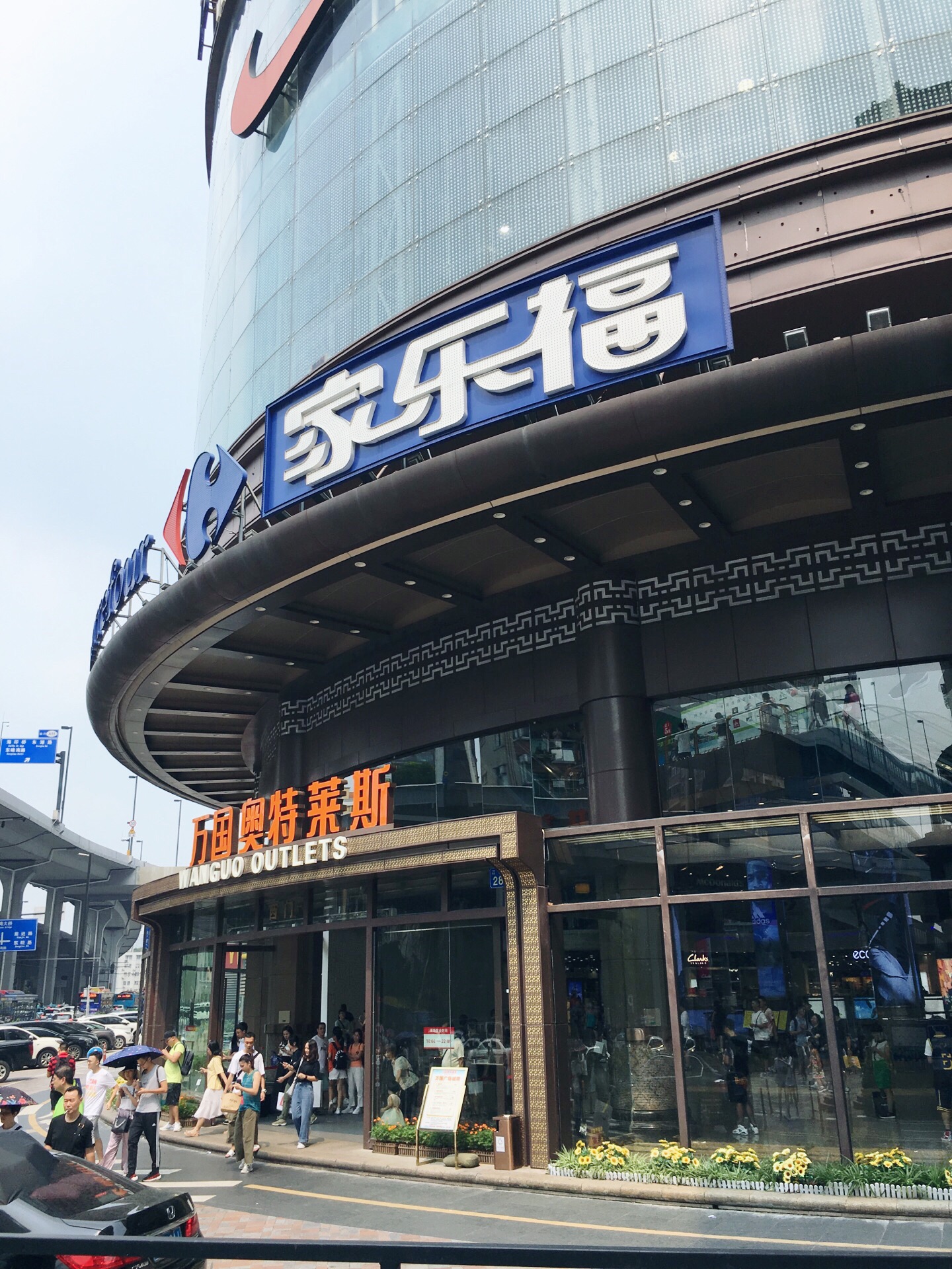 广州万国奥特莱斯购物攻略,万国奥特莱斯物中心/地址//营业时间