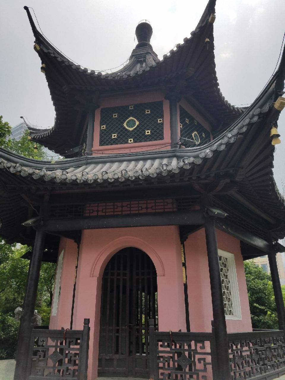 鼓樓大鐘亭公園,建築規模之大國內少見,分上下兩層,下層為拱形無樑