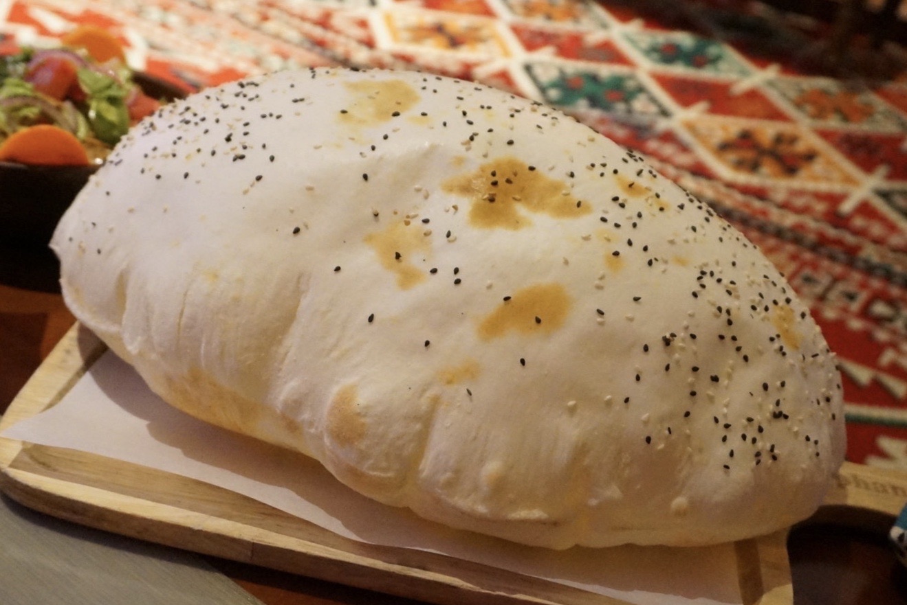 牛肉刀削肉,空心面包,黎巴嫩沙拉,gali酱,土耳其甜点开头的不会拼)!