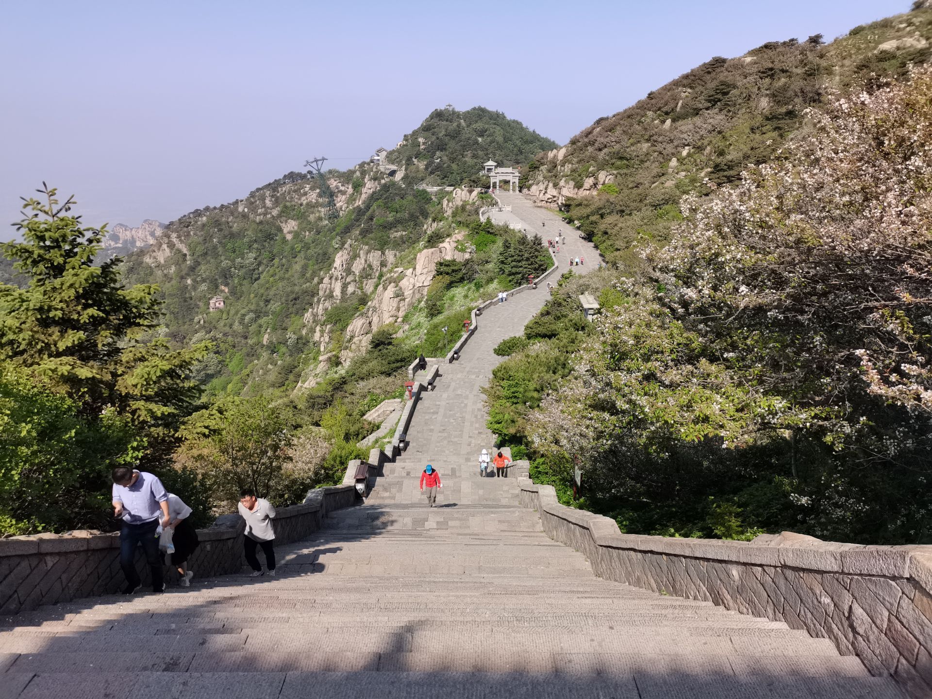 【携程攻略】泰山玉皇顶景点,以前一直以为传说中的五块钱上的五岳