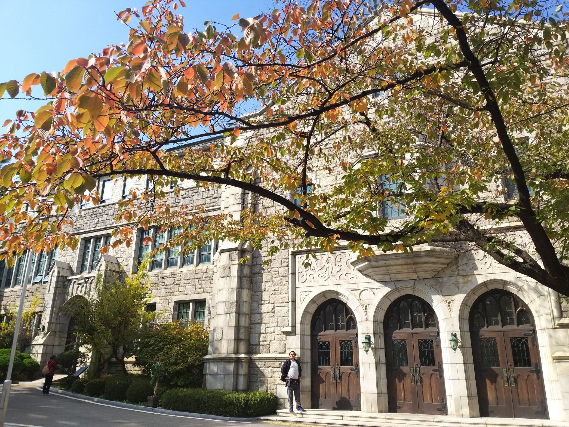 梨花女子大学位於韩国首尔梨大区学校巳有百多年歴史所以部份建筑物亦