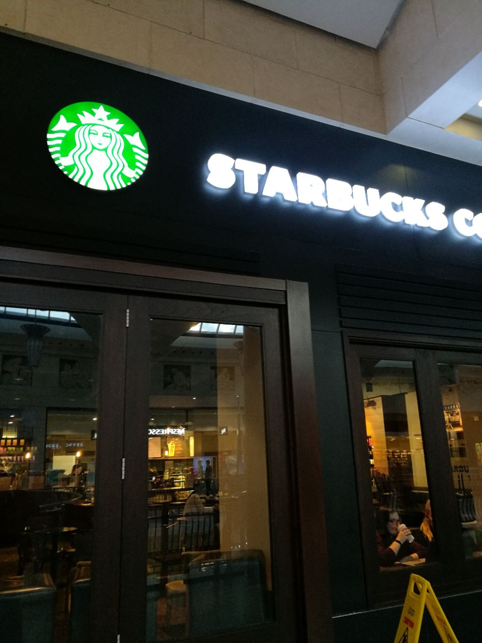 2022星巴克(fleet street)美食餐厅,星巴克咖啡的价格在英国算是.