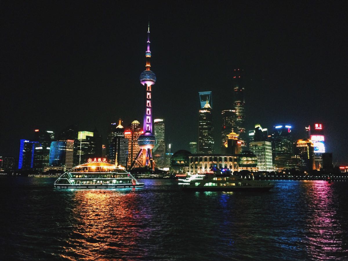 【携程攻略】上海外滩景点,夜景很好看,晚上外滩边走走,吹吹风,非常