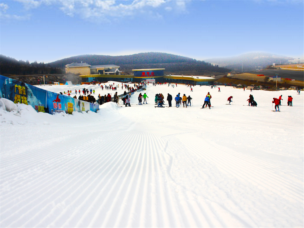 济南蟠龙山滑雪场图片