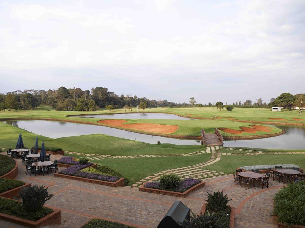 在朋友的带领下来到了这里,这个地方真的很大,到处