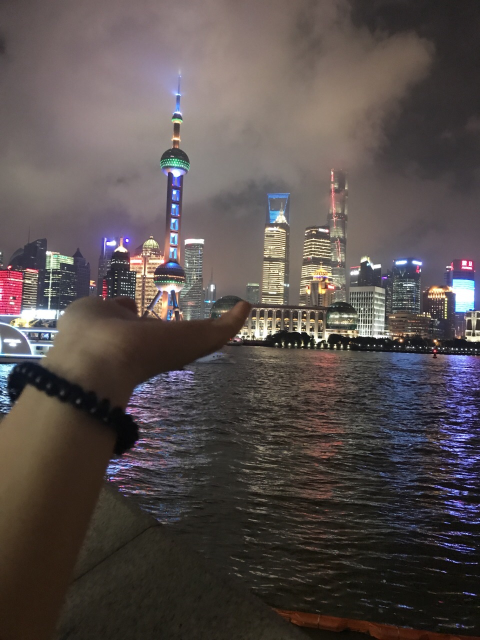 【携程攻略】上海外滩景点,从外滩看对面的东方明珠塔及其他建筑,非常