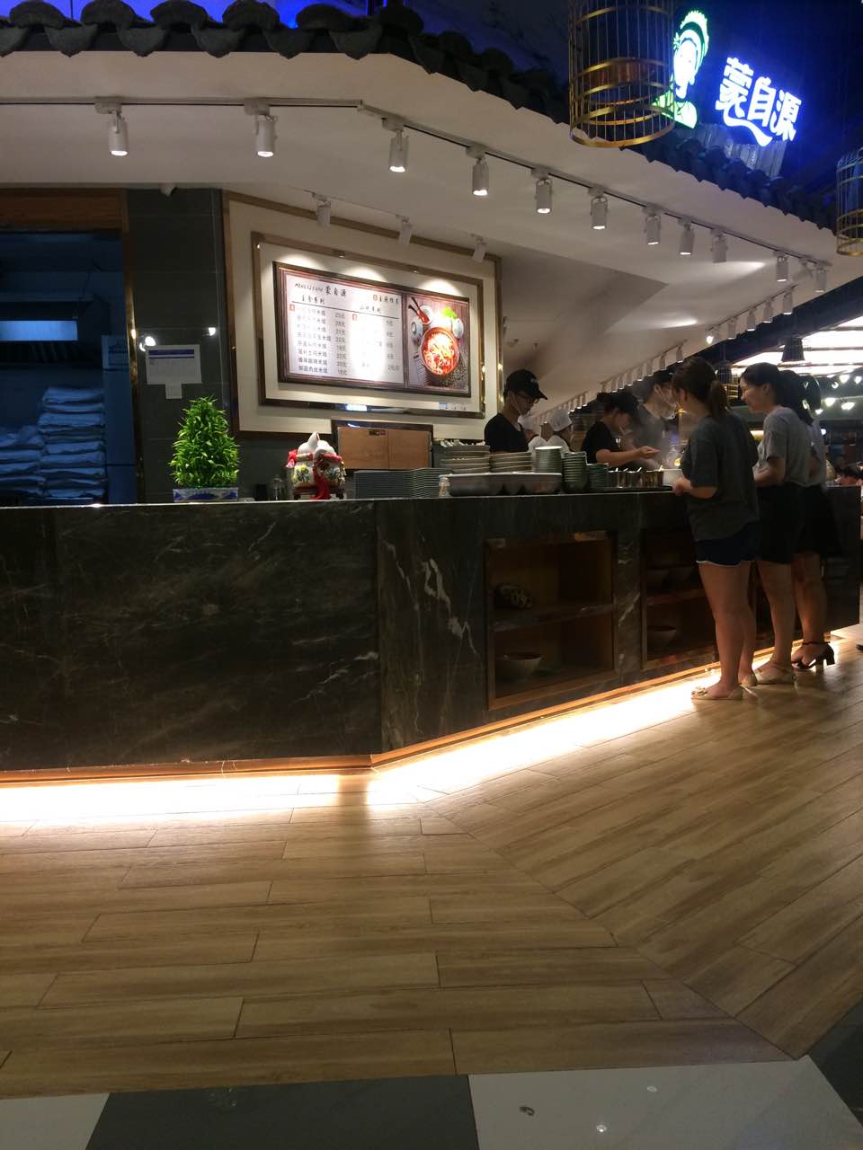 新食派美食广场