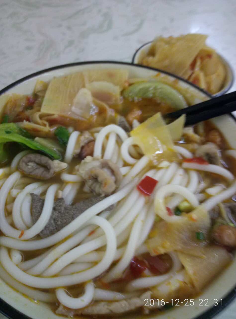 20211 1老友桂林米粉(柠溪店)美食餐厅,吃的是三鲜粉,分量很足,粉.
