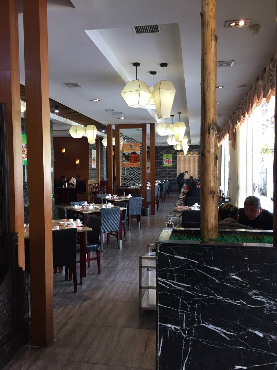 2022阿瓦印象(塔园路店)美食餐厅,鱼头太好吃了,配菜也赞 一直.