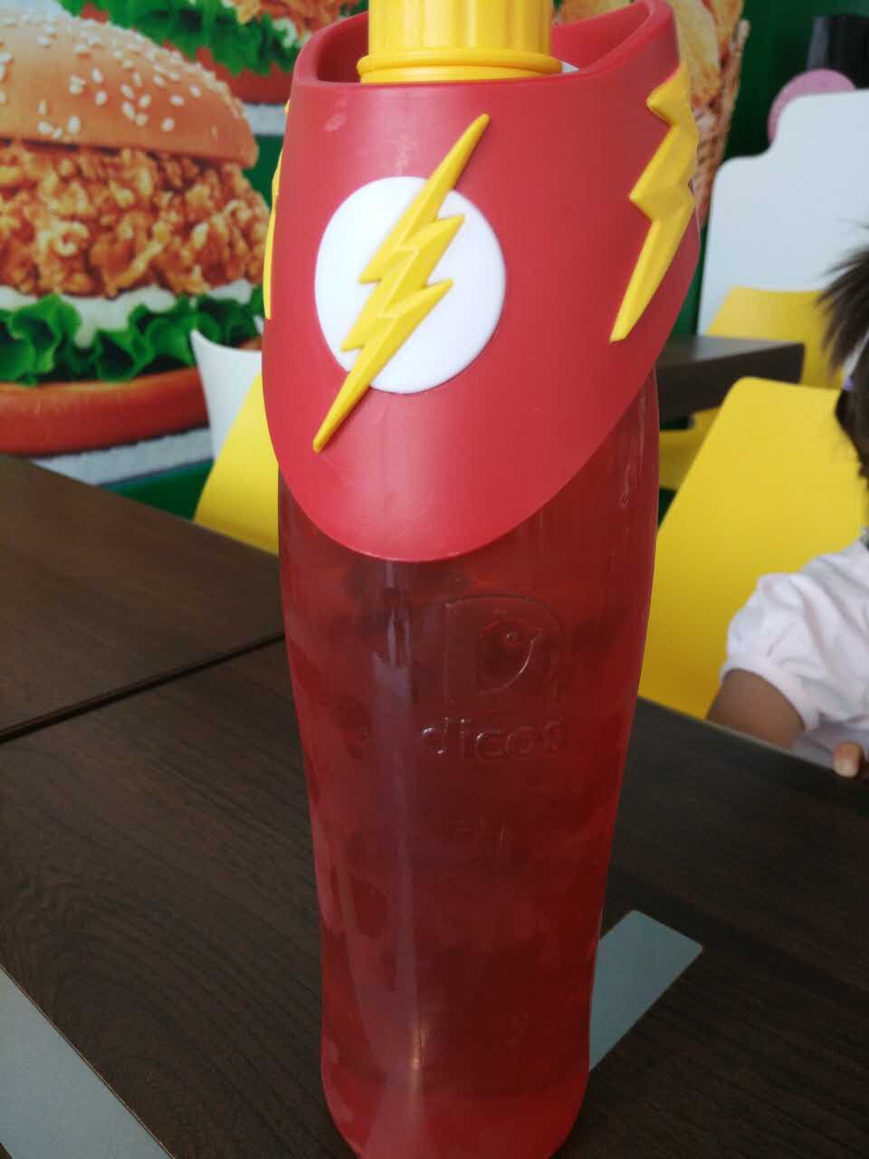 德克士(襄垣华丽港店)餐馆,挺不错的,有个套餐,送个杯子,每次续杯三元