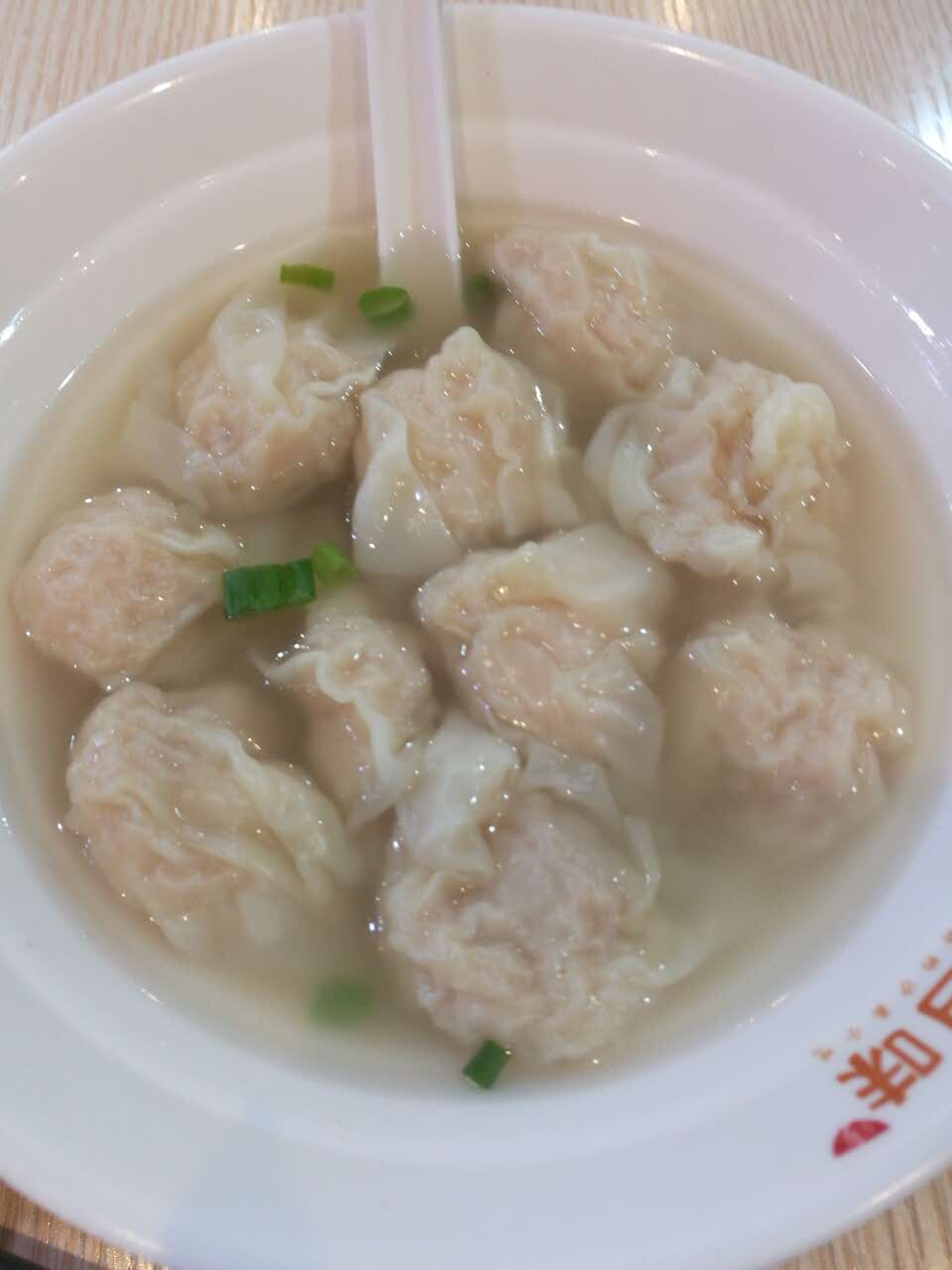 淳百味环境不错,干净,扁肉拌面还有锅贴还是很不错的,烧鸭饭也好吃!