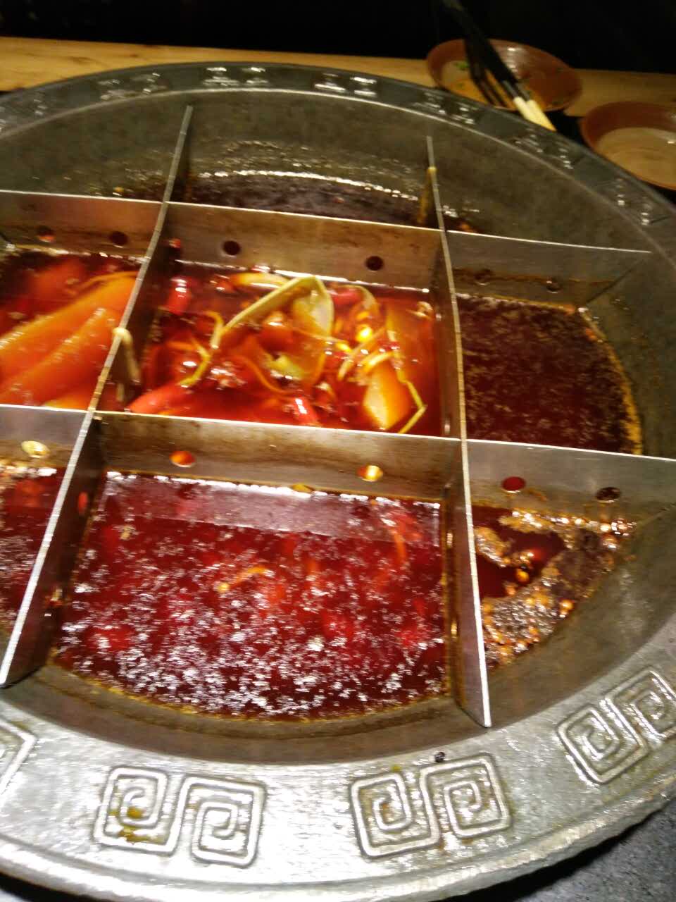 桥头老灶九宫格特色火锅(名泉广场店)