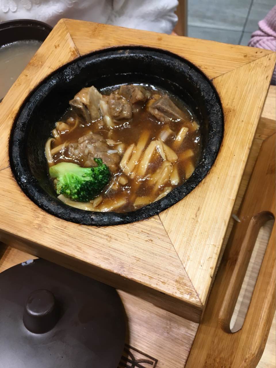 美頤美鮑汁排骨飯