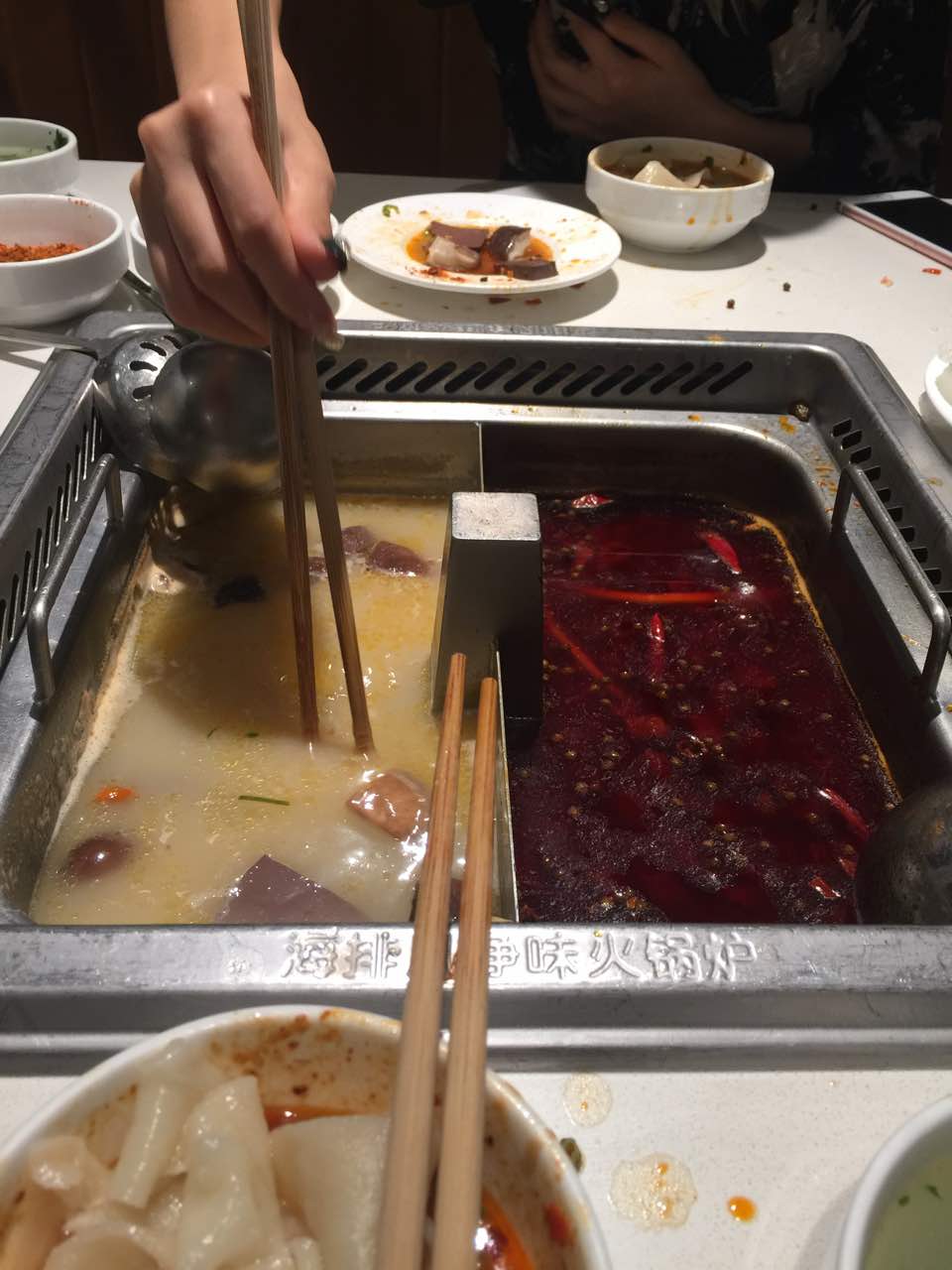 海底捞火锅吃饭图片图片