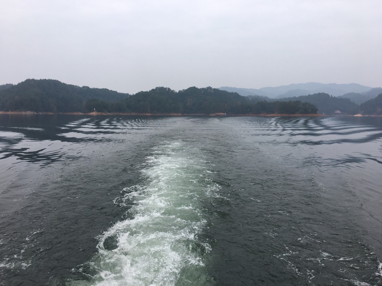 【携程攻略】上犹陡水湖风景区景点,约了几个朋友去看枫叶,可能去得