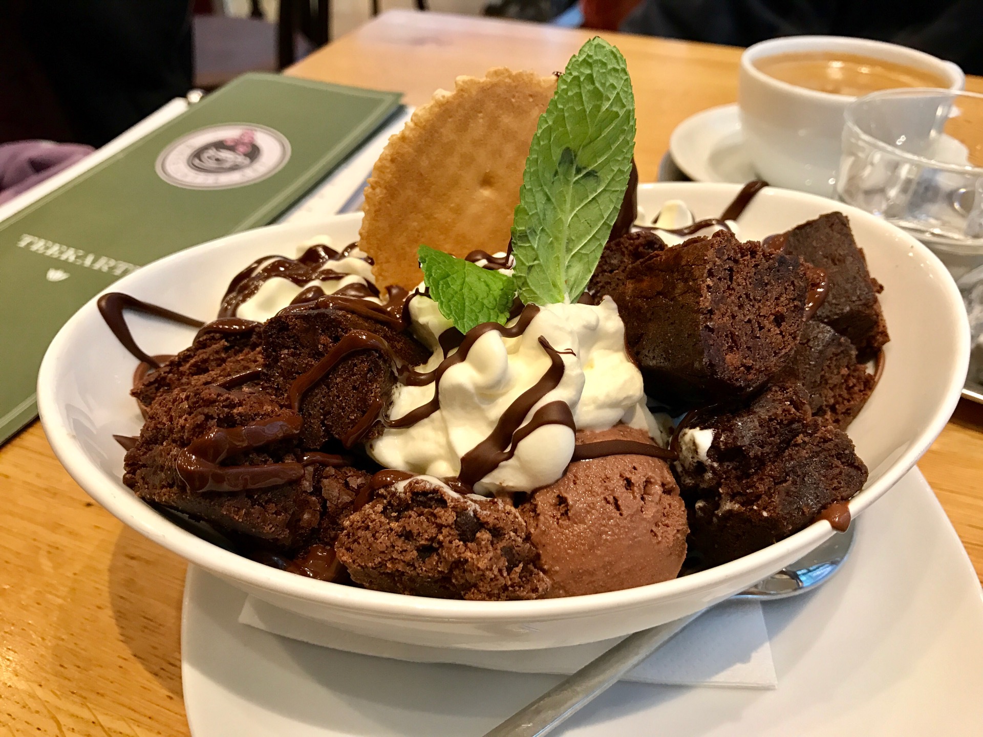 kaffee, kuchen, eis. alles ziemlich gut gemac.