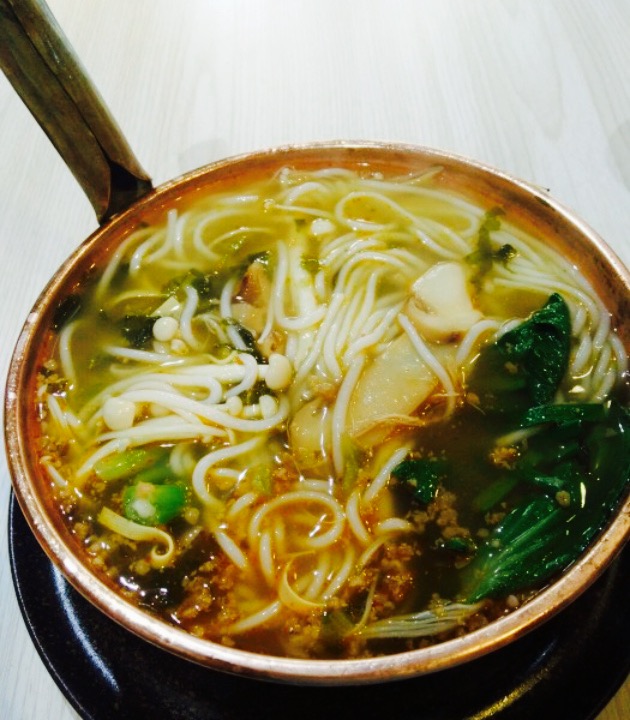 食隐记铜锅米线店