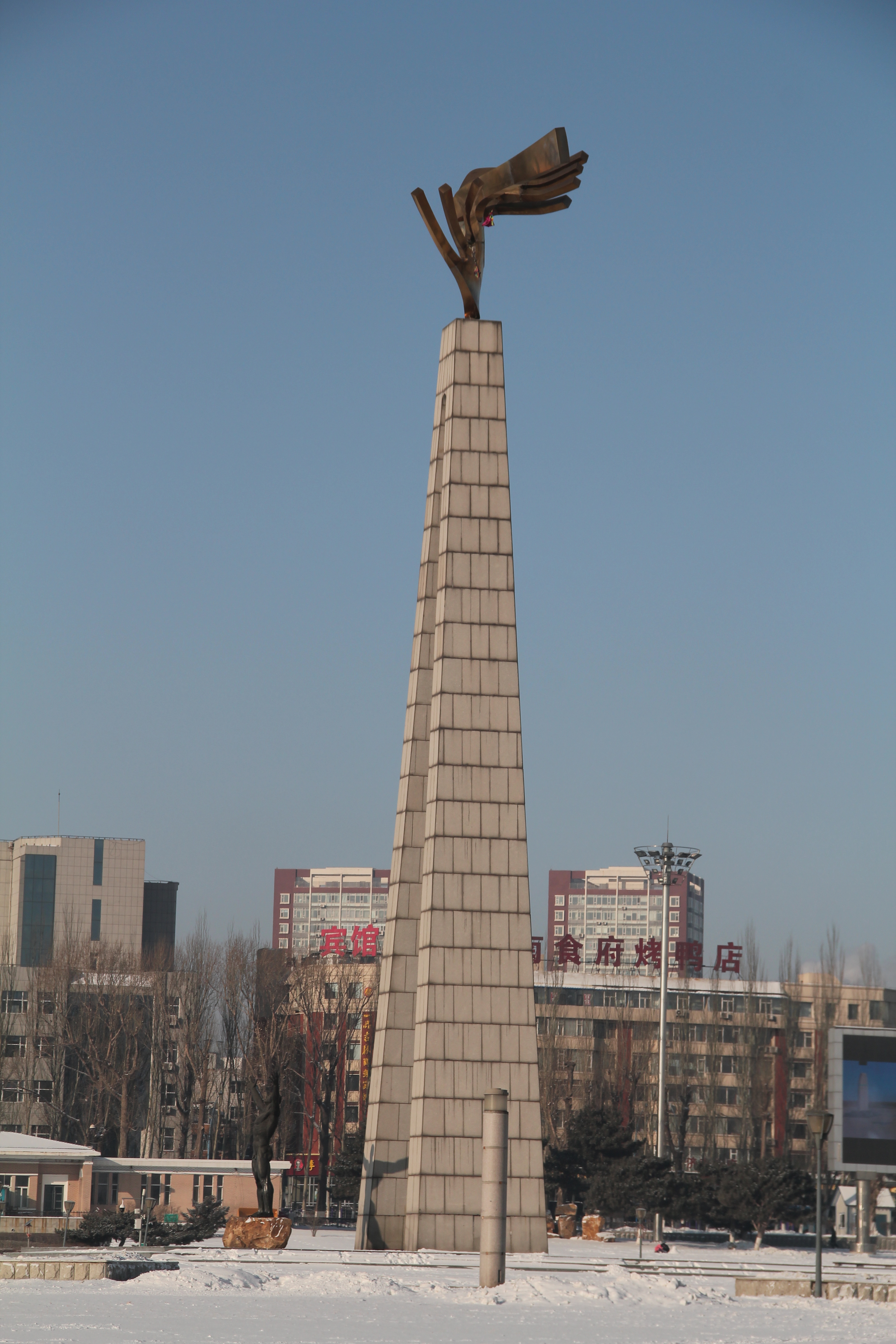 长春市文化广场地处解放大路与新民大街的交汇处是长春市最大的市民