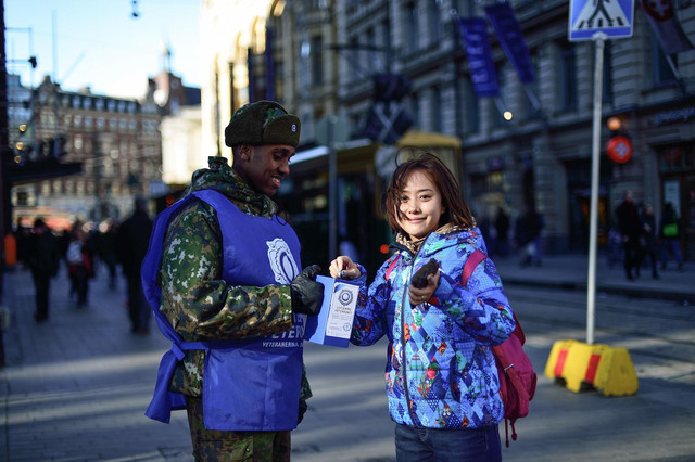 接到芬兰打来的电话