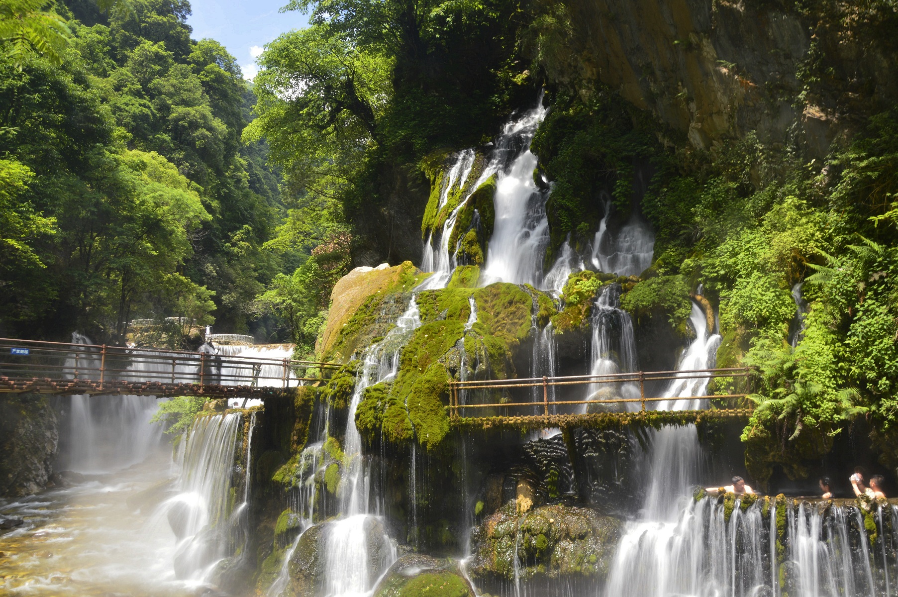 作为少数民族地区的景区,虽然硬件暂时还跟不上.