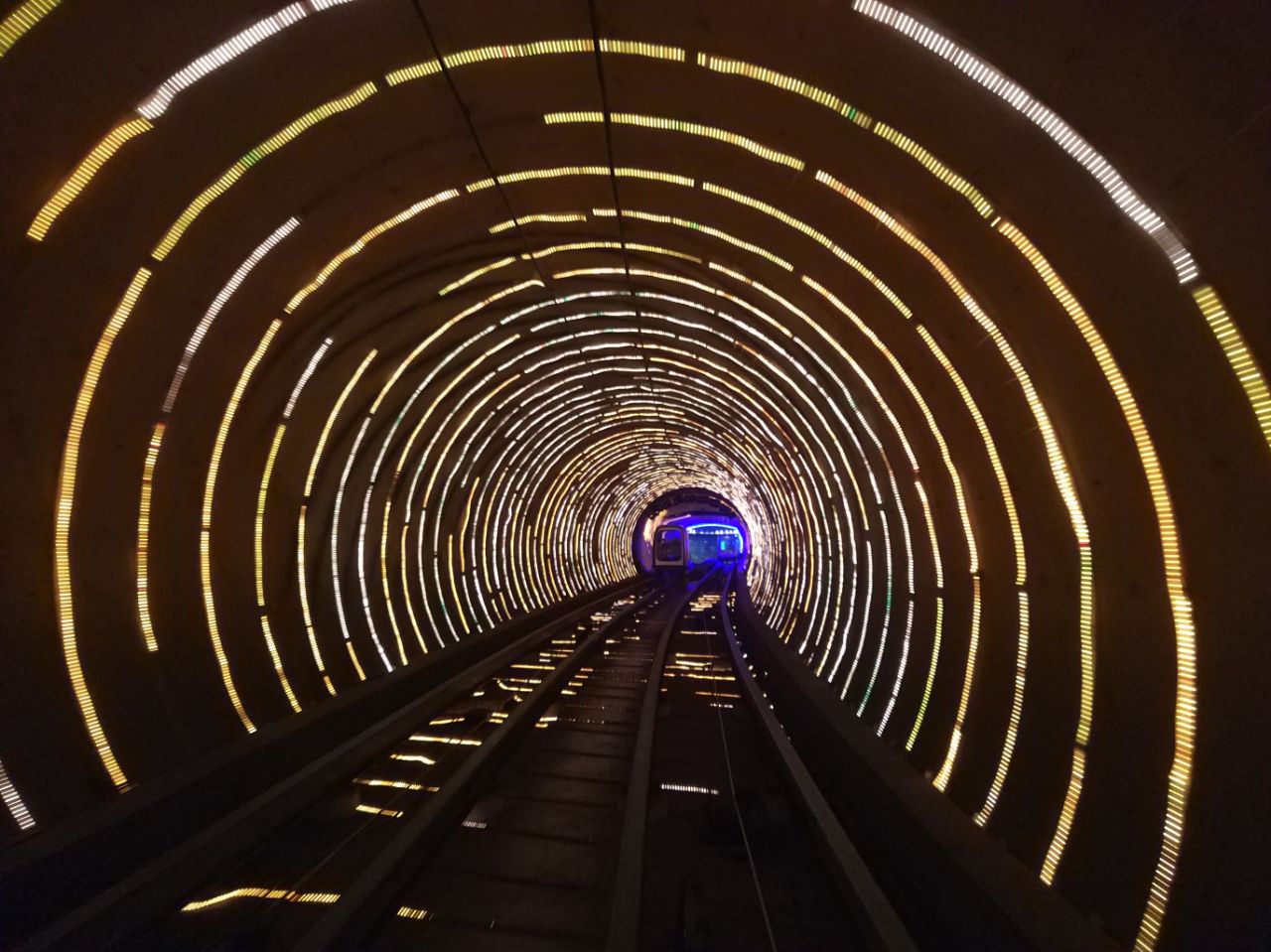兵庫/『湊川隧道（みなとがわずいどう）』の幻想的な空間を体験してきました！ | たびこふれ