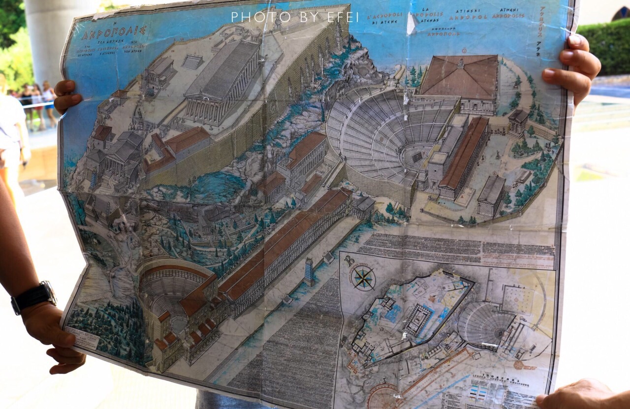 今天要去雅典卫城,买好票顺着山门一路向上.