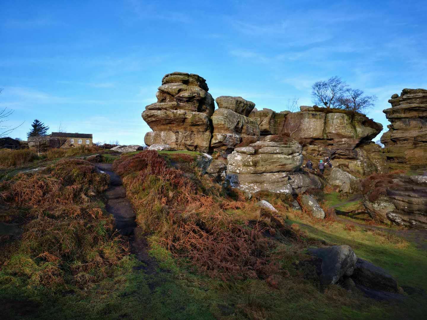 布里莫姆岩石位于约克郡河谷国家公园的布里莫姆沼泽中,是一处奇特的