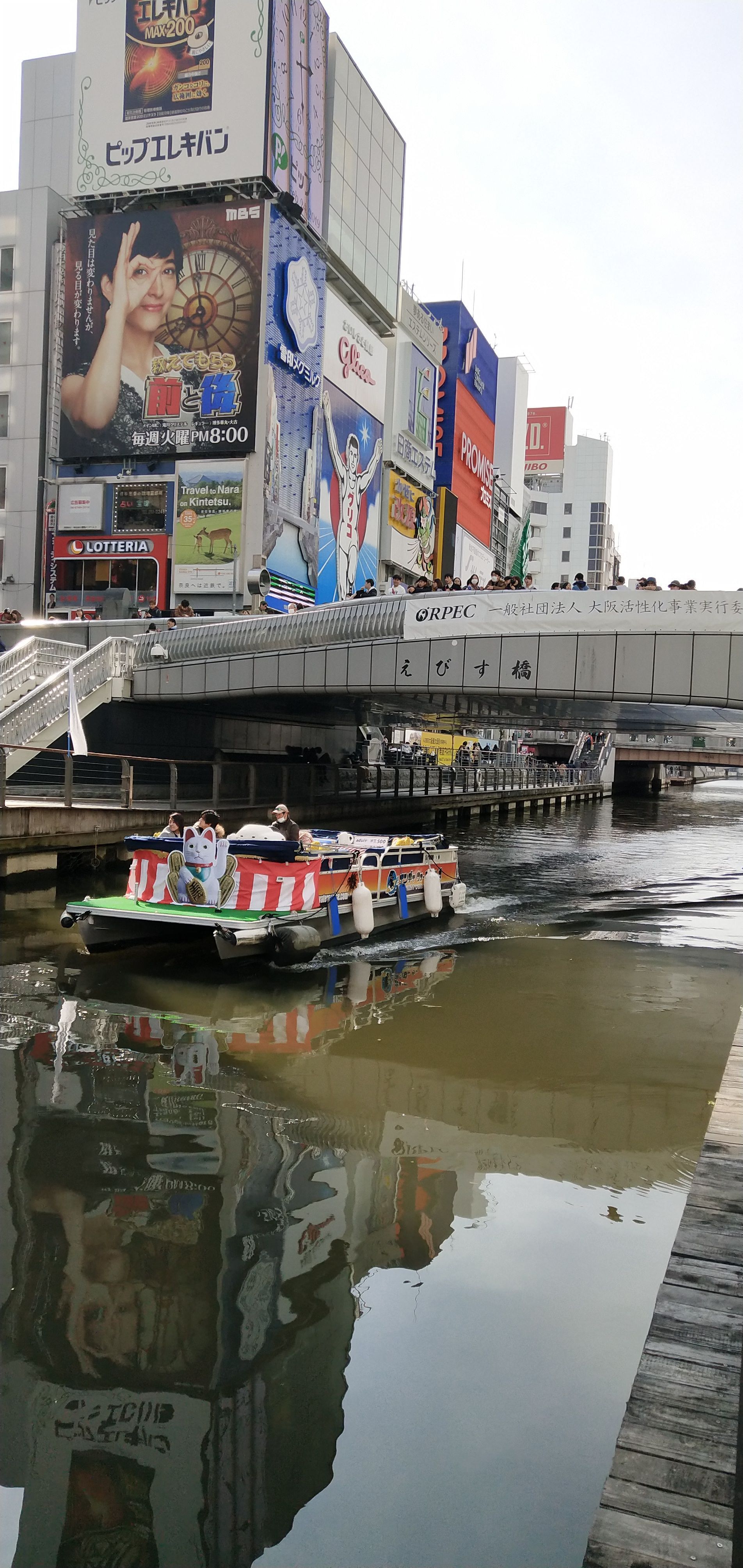 心斋桥 日本大坂最有名气的逛街购物地,与道顿堀,戎桥筋,都是连通的