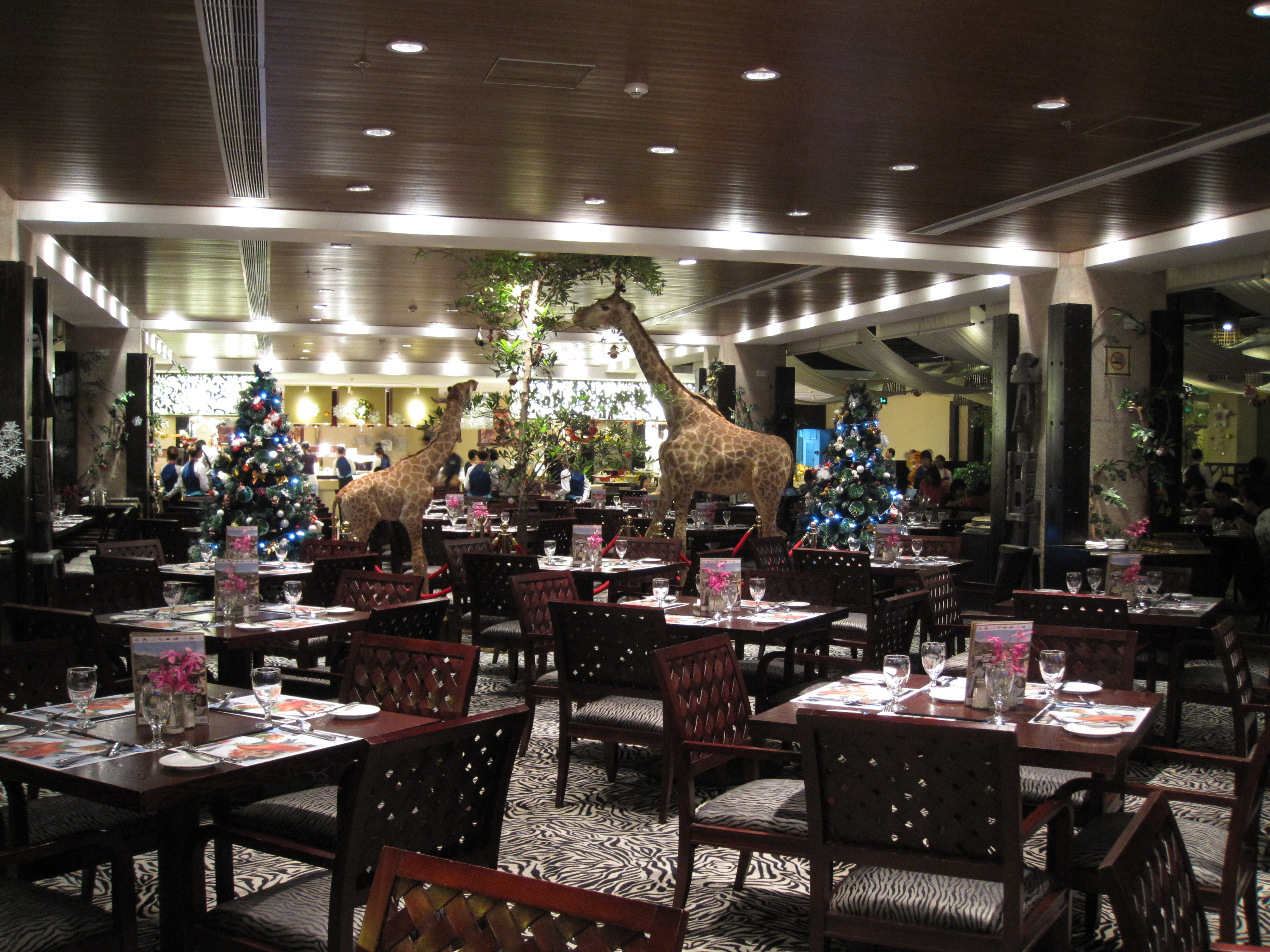 【携程美食林】广州广州长隆熊猫酒店·自助餐厅餐馆,服务很棒，好环境，都很贴心，菜品很不错。